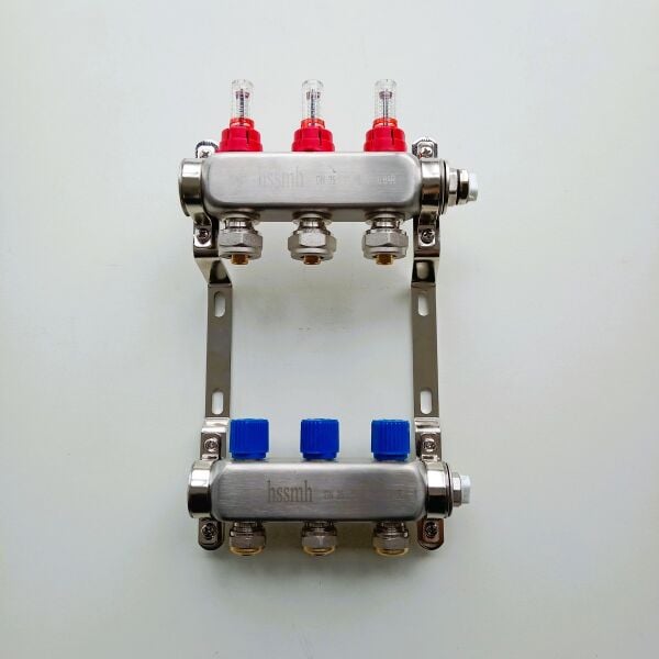 3 Ağızlı Yerden Isıtma Kollektör seti, Paslanmaz, Gidiş Debimetreli, Dönüş Manuel (aç/kapa), manuel hava purjörleri üzerinde, askı kelepçe seti dahil,  Bağlantı (16x2 Pex)