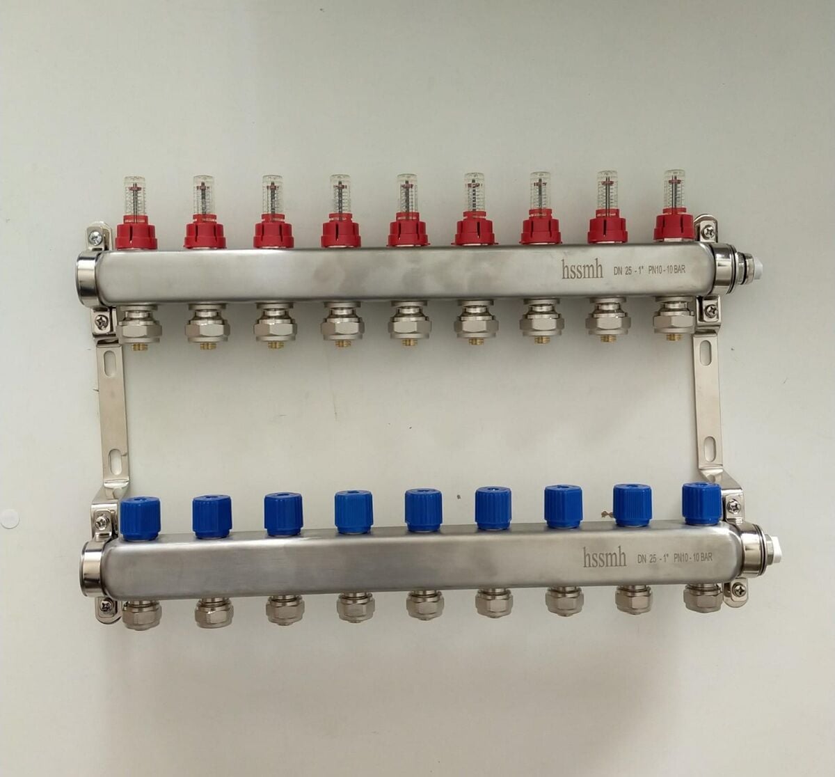 8 Ağızlı Yerden Isıtma Kollektör seti, Paslanmaz, Gidiş Debimetreli, Dönüş Manuel (aç/kapa), manuel hava purjörleri üzerinde, askı kelepçe seti dahil,  Bağlantı (16x2 Pex)
