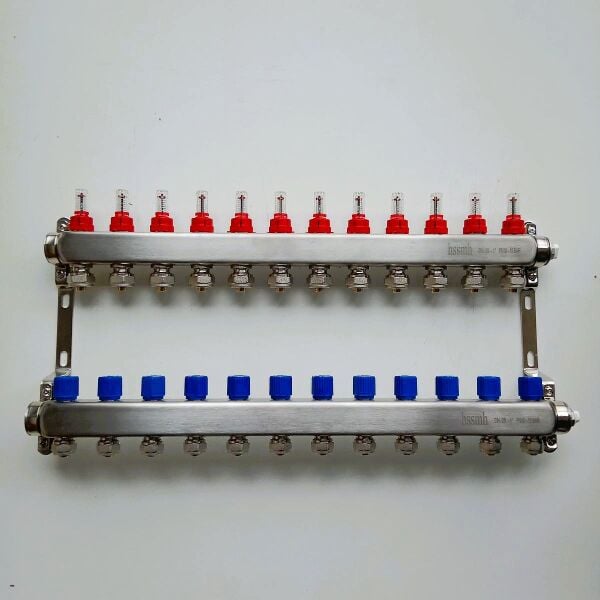12 Ağızlı Yerden Isıtma Kollektör seti, Paslanmaz, Gidiş Debimetreli, Dönüş Manuel (aç/kapa), manuel hava purjörleri üzerinde, askı kelepçe seti dahil,  Bağlantı (16x2 Pex)
